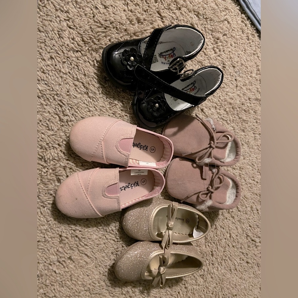 4 pairs of like new size 5 girls toddler shoes